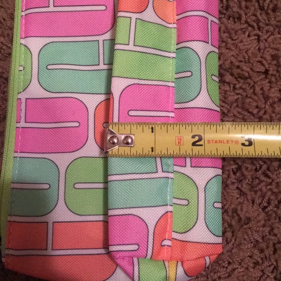 Clinique Signature Make-Up Bag - Picture 6 of 7